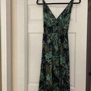 Lovely NWOT rayon sundress. Light, flowy. Size small. Washable. Adj. straps v-nk